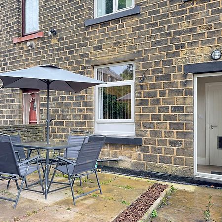 Spacious 4 Bedroom Home With Free Parking In Huddersfield, Sleeps 9 Exterior foto